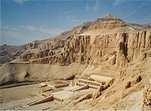 220px Tempel Der Hatschepsut (Deir El Bahari)